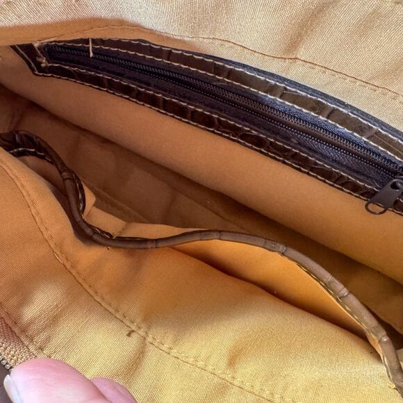 Vintage Woven Rattan and Faux Croc Handbag - Picture 4 of 10